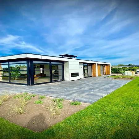 House With Three Bathrooms, On A بيت للعطل Nieuw-Loosdrecht