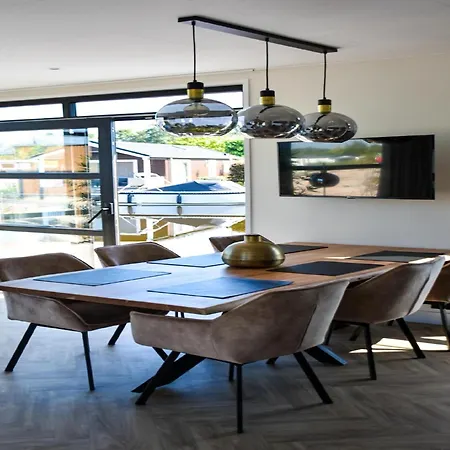 House With Three Bathrooms, On A بيت للعطل Nieuw-Loosdrecht