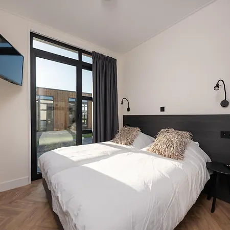 بيت للعطل House With Three Bathrooms, On A Nieuw-Loosdrecht
