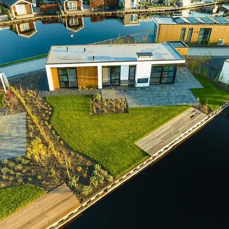 House With Three Bathrooms, On A Nieuw-Loosdrecht