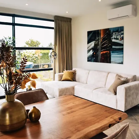 House With Three Bathrooms, On A بيت للعطل *