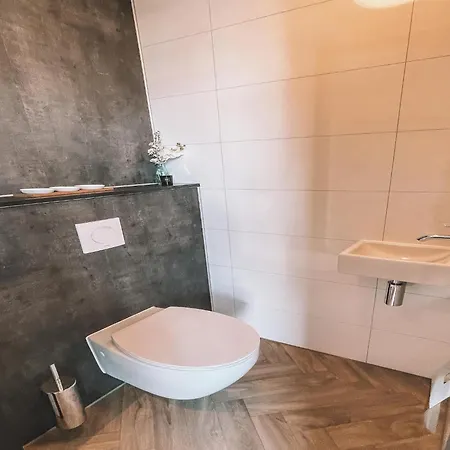 بيت للعطل House With Three Bathrooms, On A Nieuw-Loosdrecht