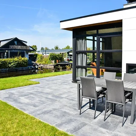 House With Three Bathrooms, On A بيت للعطل Nieuw-Loosdrecht