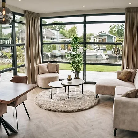House With Three Bathrooms, On A بيت للعطل Nieuw-Loosdrecht
